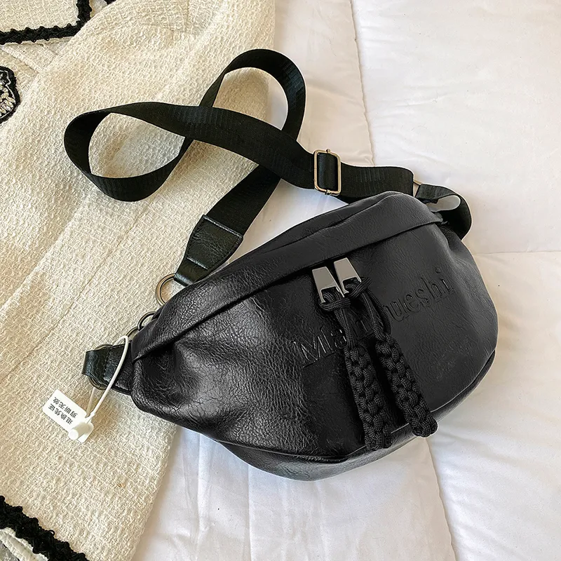 Midjeväskor Svart lyxig brösttrend PU -läder för kvinnor stor kapacitet Fanny Pack Casual Nylon Saddle Handbag Sac 230204