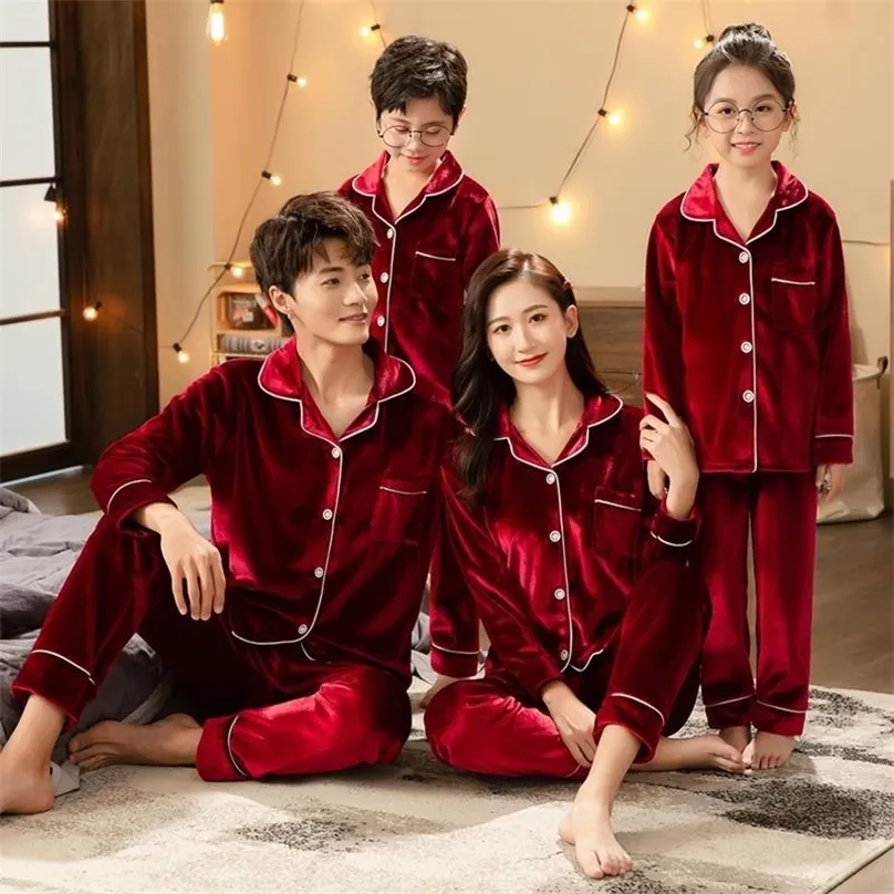 Ensembles de vêtements Année Adulte Enfant Famille Correspondant Vêtements Chaud Velours Vêtements De Nuit Hiver Noël Famille Correspondant Pyjamas Ensemble 230203