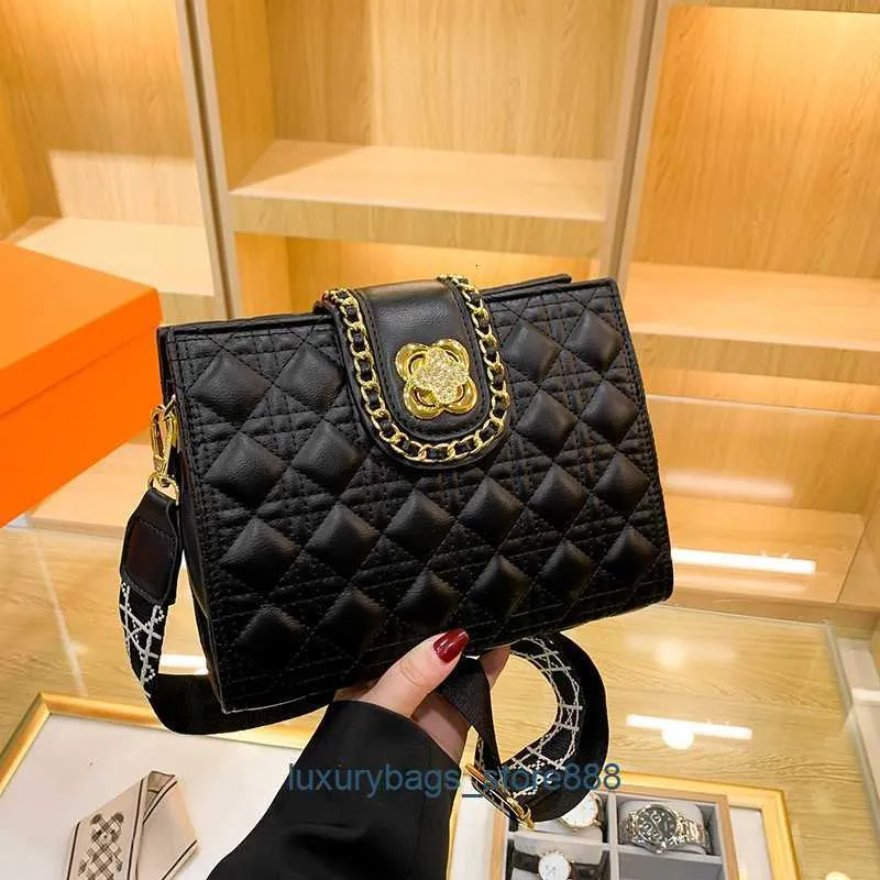 95% Off Factory Cheap Direct Handbag Bag Women's 2023 New Fashion Brand Single Shoulder Msenger Rhombus Chain Net Red Small Square Wide