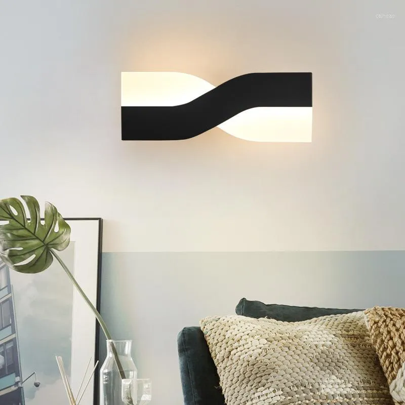 Lampe murale nordique Iron acrylique LED lampes postmodernes 6W chambre à coucher peut 360 degrés rotés à l'étude arbitrairement rectangle luminaire