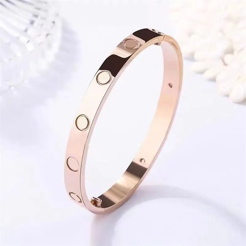 Klassische Armband Männer Designer Armbänder Schmuck Luxuriöses Abend glänzende Ornamente plattiert Gold Silber Schraube Armreifen Liebhaber Schöne Geschenk Frauen Liebe Liebe