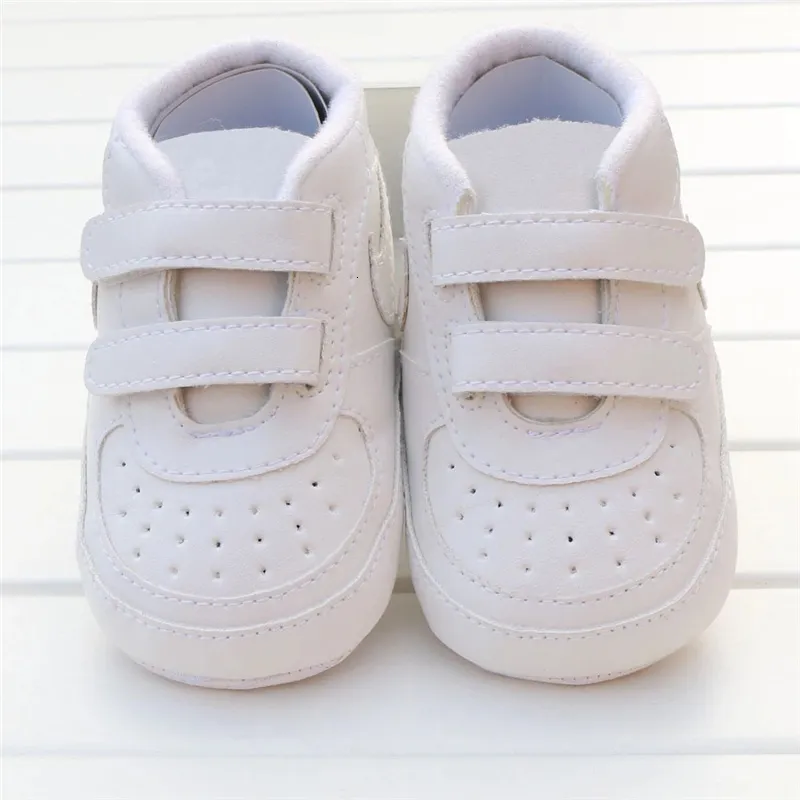 Pierwsze spacerowiczów maluch dla dzieci chłopcy buty dla dziewcząt Born niemowlę miękkie podeszwy Sneakery Bebe Anti-Slip Crib Buty na 0-18 miesięcy Dziecko 230203
