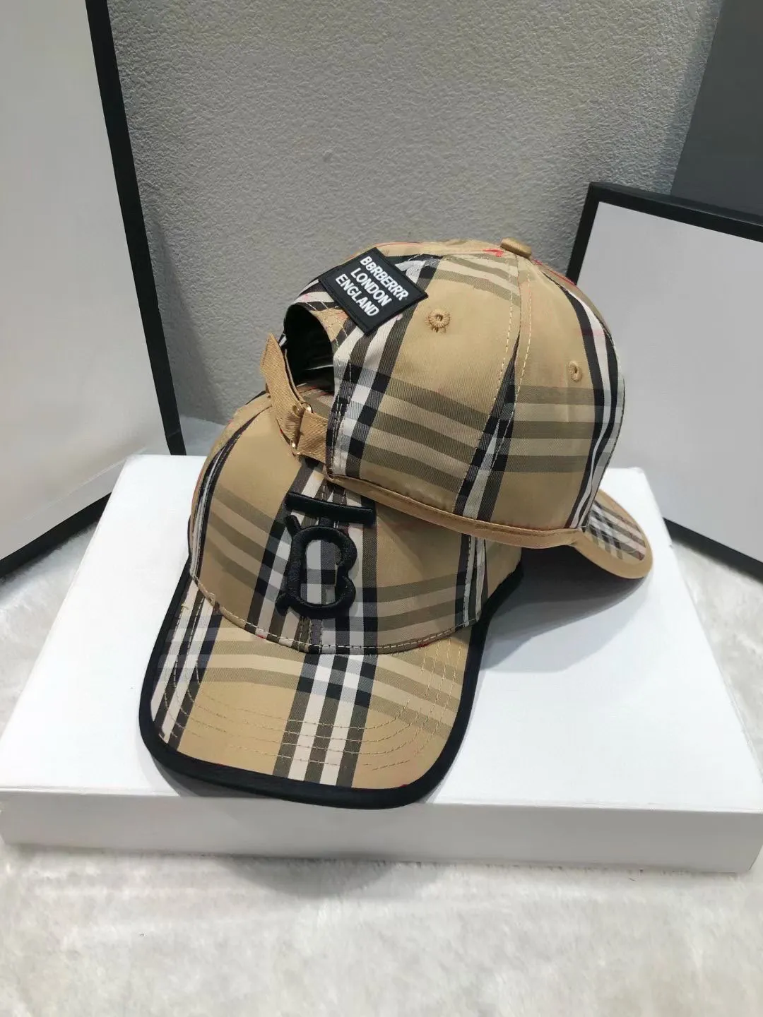 Berretto da baseball Designer Strisce Lettere di moda Classico Versatile Donna Uomo Cappellino sportivo semplice e casual Cappello da sole da viaggio Molto bello