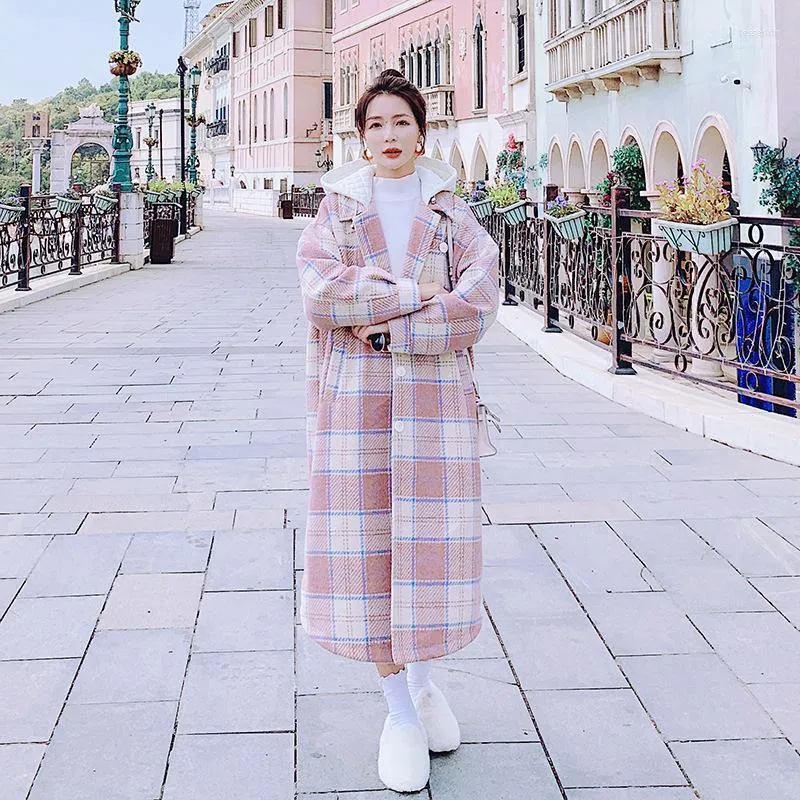 Женская шерстяная смеси шерстяное пальто 2023 Зимнее корейское длинное длинное розовое клетчатое рубаш