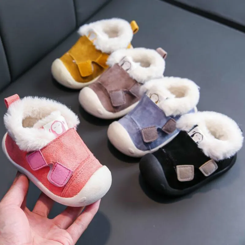 First Walkers Winter Baby Shoes First Walkers Boy Non-slip Kids Boots Shoes Born Baby Girl Shoes Warm Plush Infants Soft Sole Sneakers 230203