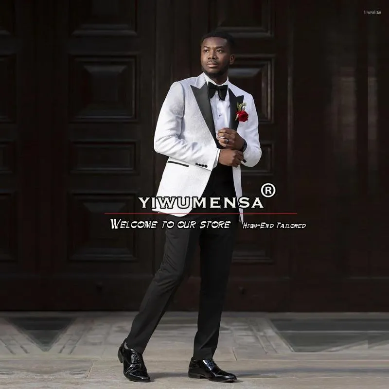 Mäns kostymer Luxury Man Suit Formal Wedding Tuxedo Groom Men Blazer Set White Jacquard Coat Black hacked Lapel Vest Pants 3 Pieces Senaste
