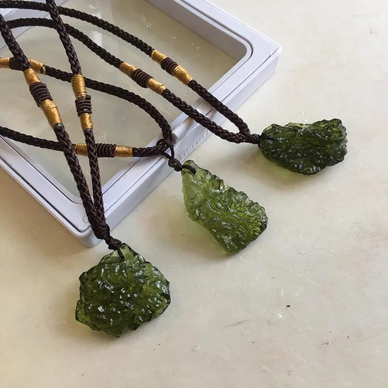 Pendant Necklaces 3-15g Czech Moldavite Green Aerolites Rrystal Stone Crystal Energy Natural Random Shape Necklace