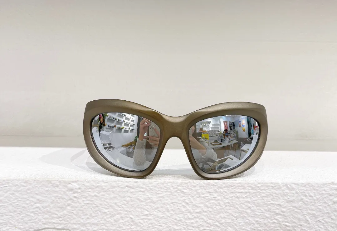 نظارة شمسية للنساء للنساء أحدث الأزياء الأزياء نظارات شمس الرجال Gafas de sol Glass UV400 مع صندوق مطابقة عشوائي 0228