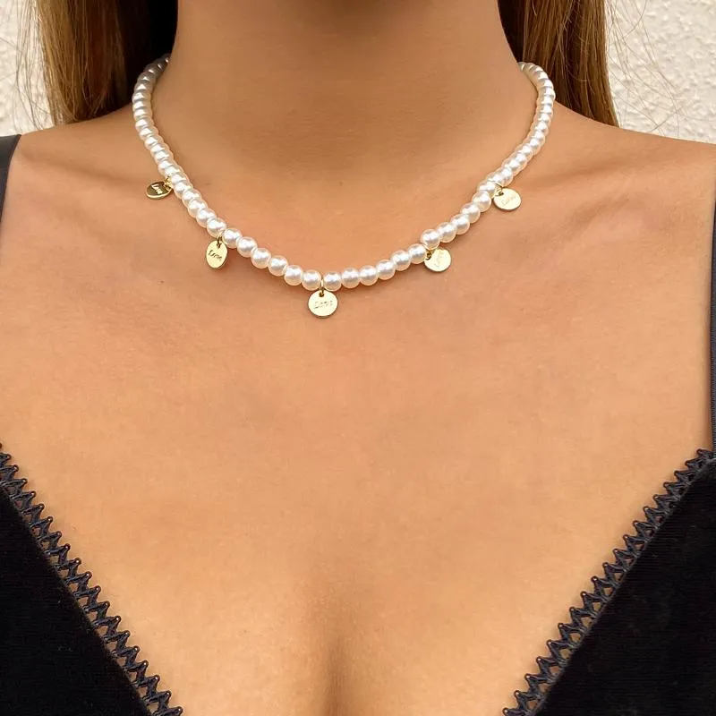 Naszyjniki wiszące retro elegancki symulowany naszyjnik pereł dla kobiet geometryczny okrągły klasyczny łańcuch mody Choker biżuteria