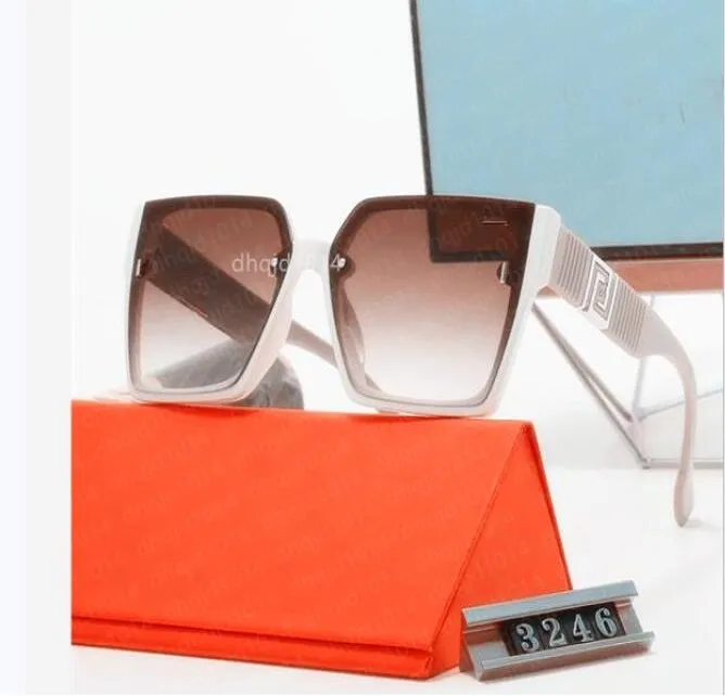 男性と女性のサングラス新しいファッションヴィンテージサングラス女性デザイナーレディースサングラスレディースサングラスとケースと箱