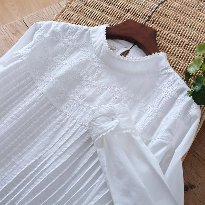 Kvinnors blusar Lamtrip Retro Boutique Delicated Little Flowers broderi Stand Coll Long Sleeve White Cotton Shirt Blus