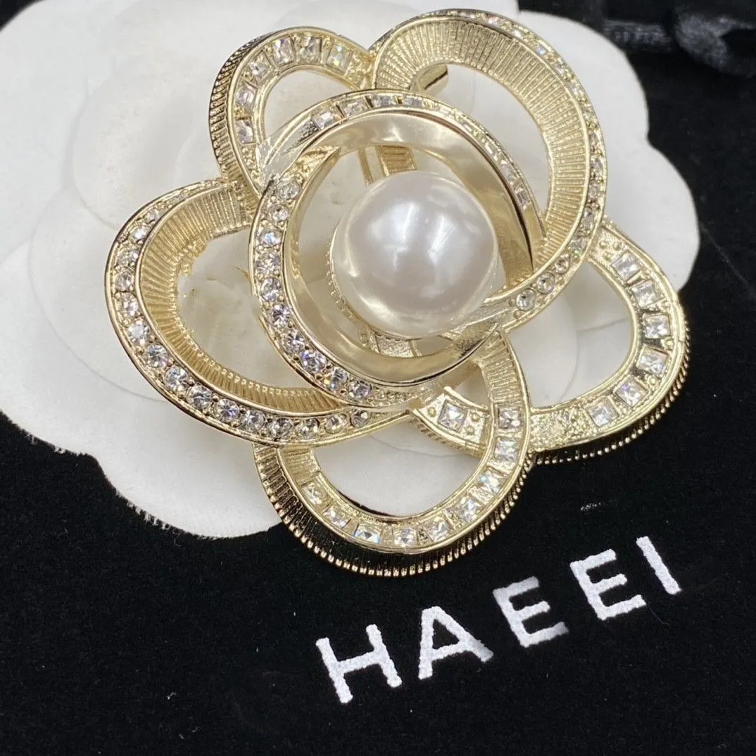 Luxury Women Men Designer Brand Letter Brooches 18K Gold Plated Inlay Crystal Rhinestone Jewelry Brooch Charm Pearl Pin Marry Christmas Party Gift Accessorie153