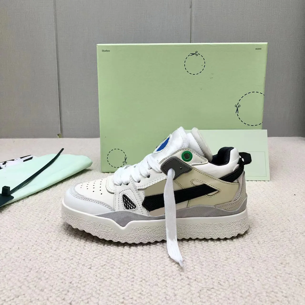 2023 Unisex Casual Platform Sneakers Chunky Board Shoes with Off White Color Comfortable Skateboard Style