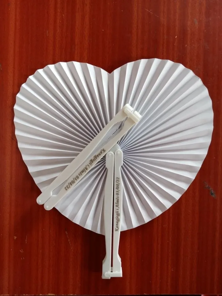 Other Festive Party Supplies Custom White Folding Paper Fans 2030 Pieces Heart Shaped Plastic Handles for Weddings Souvenirs Parties 230206