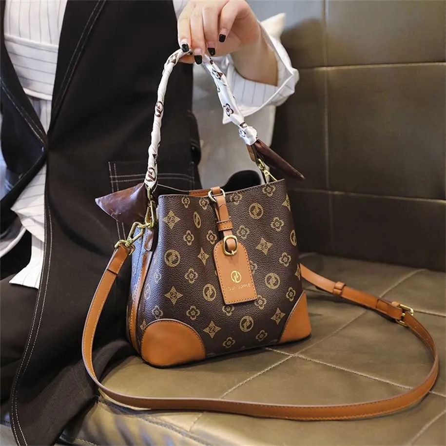 2023 Borse Liquidazione Outlet Vendita online Nicchia da donna nuova annata singola spalla secchiello moda alto senso tendenza borsa a tracolla da donna