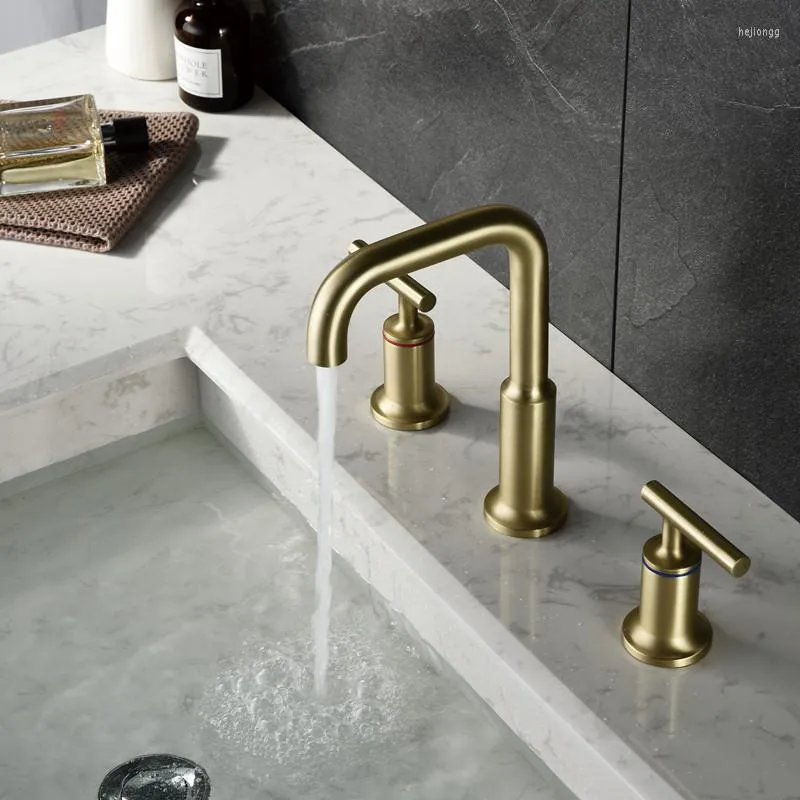 Rubinetti per lavandino del bagno Rubinetto in ottone dorato spazzolato di alta qualità Rubinetto per lavabo a doppia maniglia a tre fori per acqua fredda