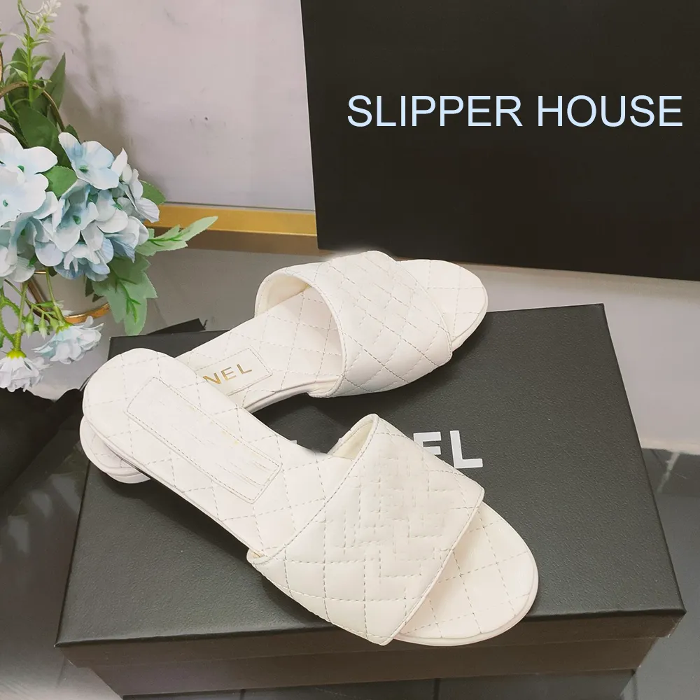 New Style Luxury Slipper shoes For Women Classic solid letters sandal Leather Heatshoes flat low heel Beach lightweight slippers Gear Bottom outdoor slides