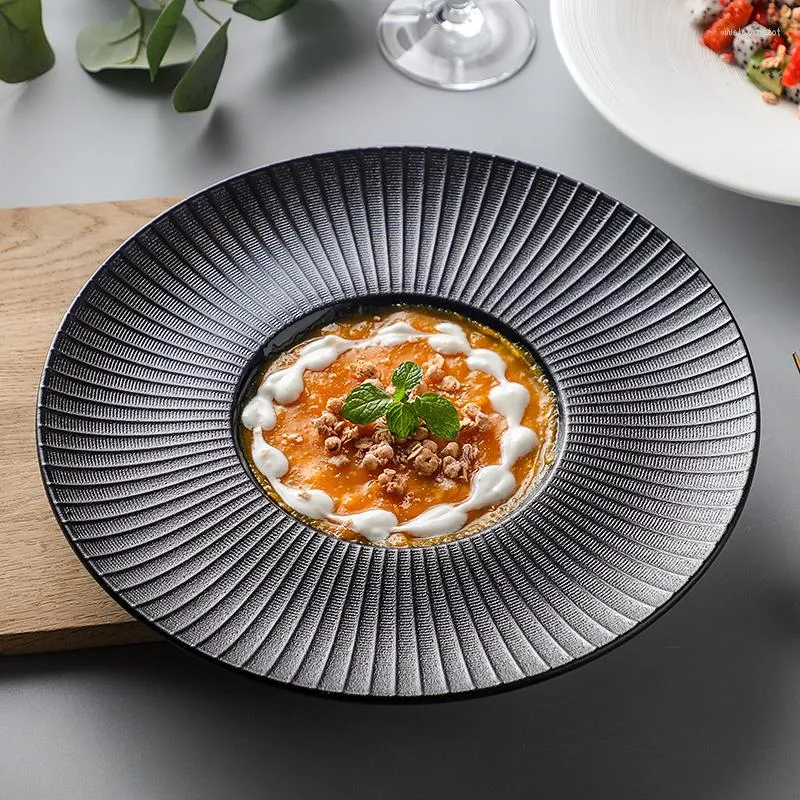 Tallrikar europeisk middag svart hushåll enkel keramisk bordsartiklar pasta biff nordisk el kommersiell dekorationsplatta