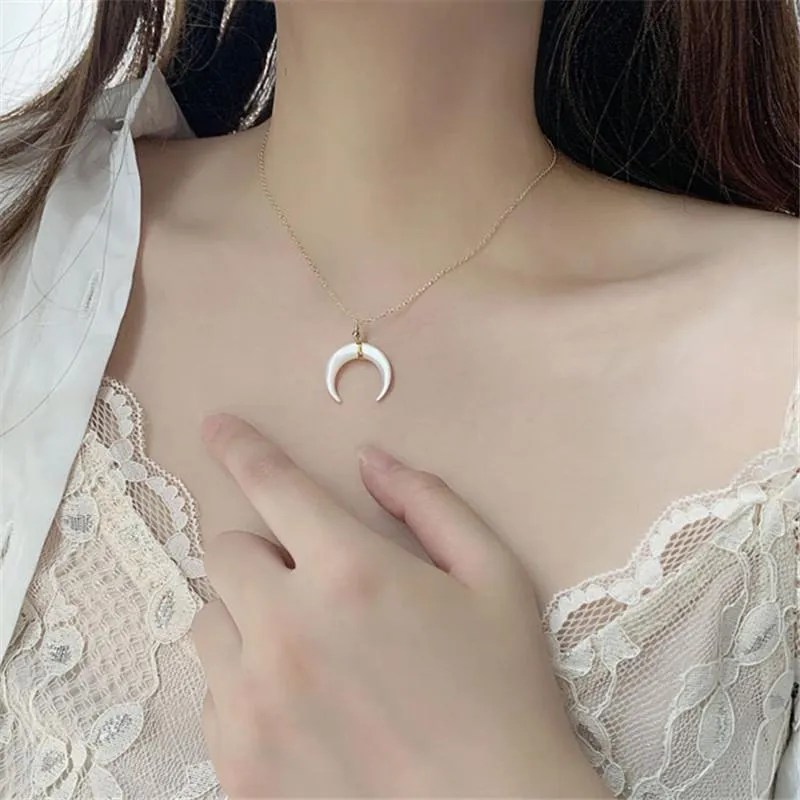 Catene Colore argento Nappa Collana pendente con ciondolo a forma di luna per le donne Ragazze Festa di nozze Gioielli di moda Girocollo Dz736Chains