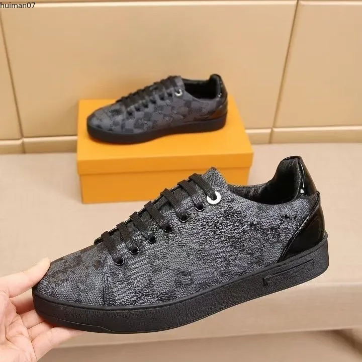 scarpe firmate di lusso sneakers casual Pelle di vitello traspirante con suola in gomma decorata a fiori molto bella mkja7l00000001