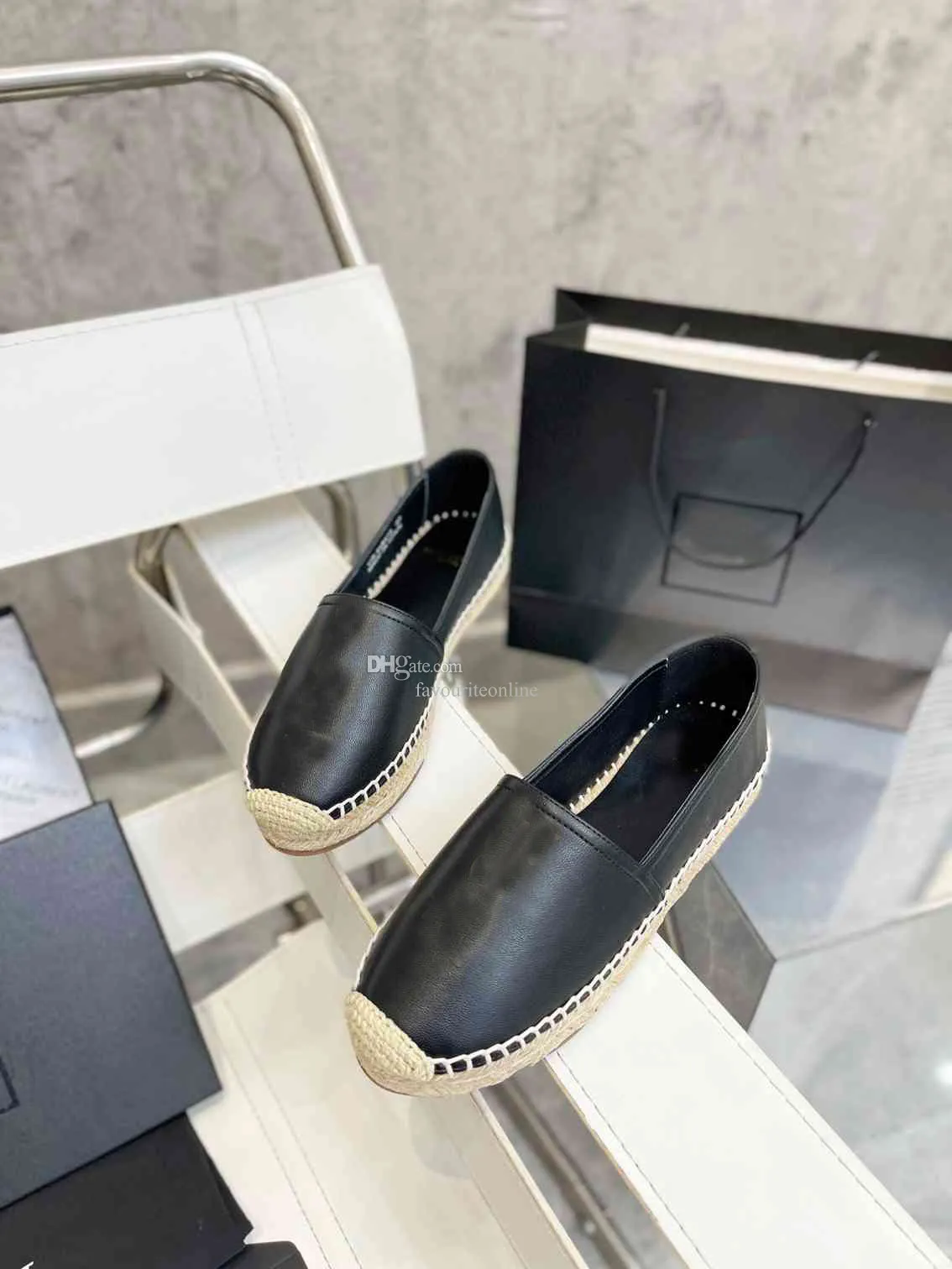 اسم العلامة التجارية: أحذية نسائية مصنوعة يدويًا أحذية بدون كعب بكعب مسطح من القش مع صندوق SZ35-42