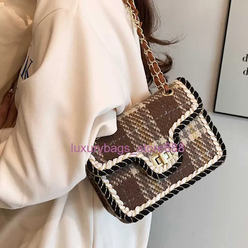 Magasin sac à main 95% de réduction sur la liquidation en gros chaîne de style Wtern petit sac carré 2023 nouvelle mode femmes tissu polyvalent Simple bandoulière épaule