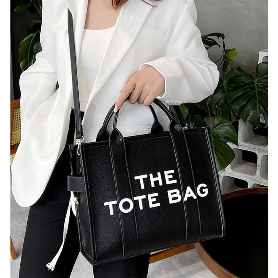 2023 Purses Clearance Outlet Online Sale Fashion Tote Bags Exclusive Design Women Crossbody Handv￤skor Kvinnlig stil Letter Leisure Material Luxury ny￥rsg￥va