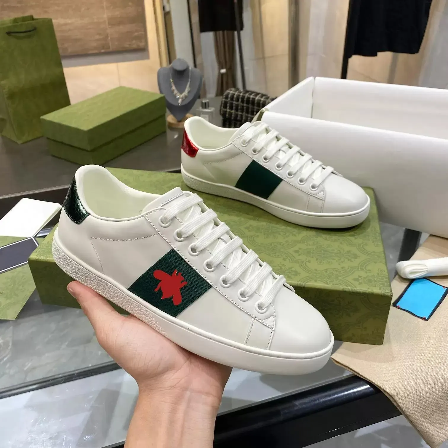 مصمم إيطاليا أحذية رياضية فاخرة منصة منخفضة الرجال للنساء أحذية ألعاب غير رسمية مدربين نمر مطرزة Ace Bee White Green Red 1977s Stripes Mens Walking Sneaker