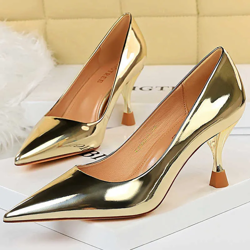 Sandálias 2022 Mulheres Fetiche 7.5cm Salto Alto Bombas Casamento Nupcial Ouro Salto Baixo Prom Couro Brilhante Scarpins Nova Senhora Plus Size 43 Sapatos G230207