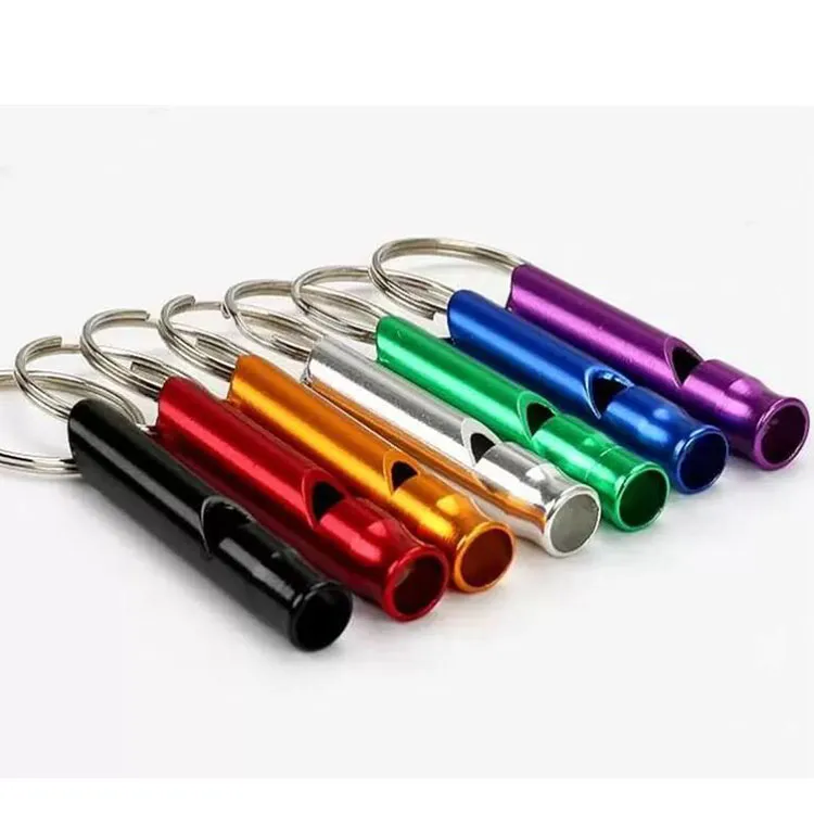 Aluminium legering snoepkleuren fluiten sleutelhangers buiten draagbare kampgereedschap auto tas sleutelhangers van ketens decoratie accessoires groothandel