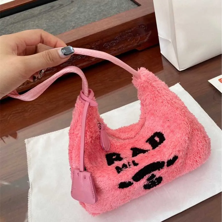 2023 Purses Clearance Outlet Online Sale peluche cross body texture brodée une épaule main croissant aisselle automne et hiver nouvelle tendance sac femme