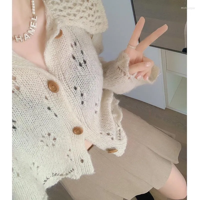 Kvinnors stickor 2023 Spring Solid Color Sticke Wear Peter Collar Wool Hollow Sticking Sweater Coat Cardgians for Girls
