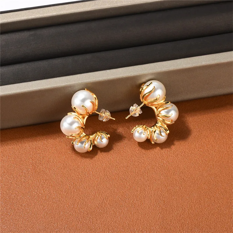 French Niche Design Pearl Stud S925 Silver Needle Earrings Fashion Commuter Light Luxury Women's High-Grade All-Match Jewelry