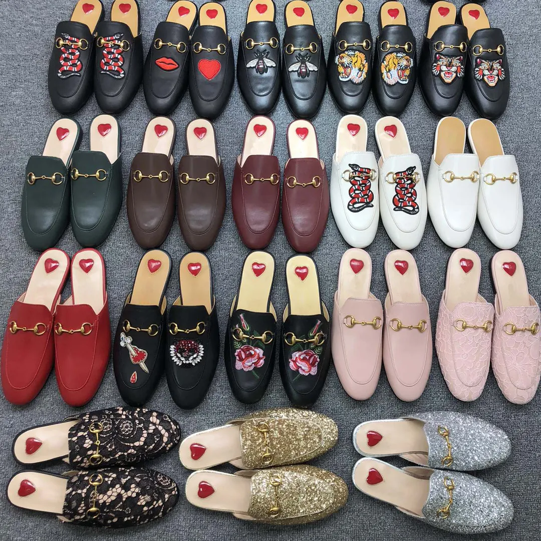 Mules toffel Loafers Kvinna Man Mule Äkta läder Storlek 34-46 pantoufle Rund tå loafer rygglös design quiltad hårdvara princetown tofflor birkenstock Mockasiner