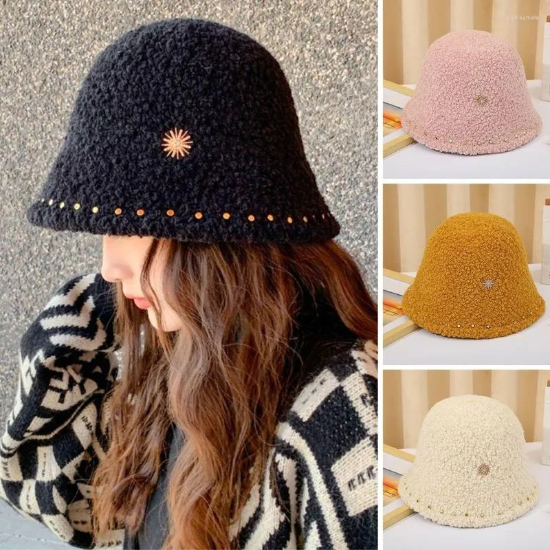 Berets Women Winter Bucket Hat Lamb Wool Rhinestones Rivet Plush Warm Fisherman Cap Soft Casual Outdoor Panama Sun