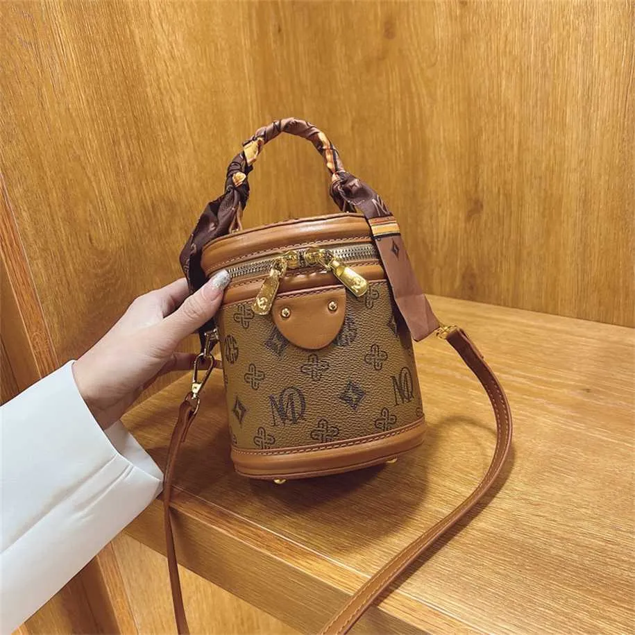 2023 Purses Clearance Outlet Online Sale Bucket New Fashion Women's Printed Hand Trend Foreign Style One-Shulder Cross-Body Cylinder Bag