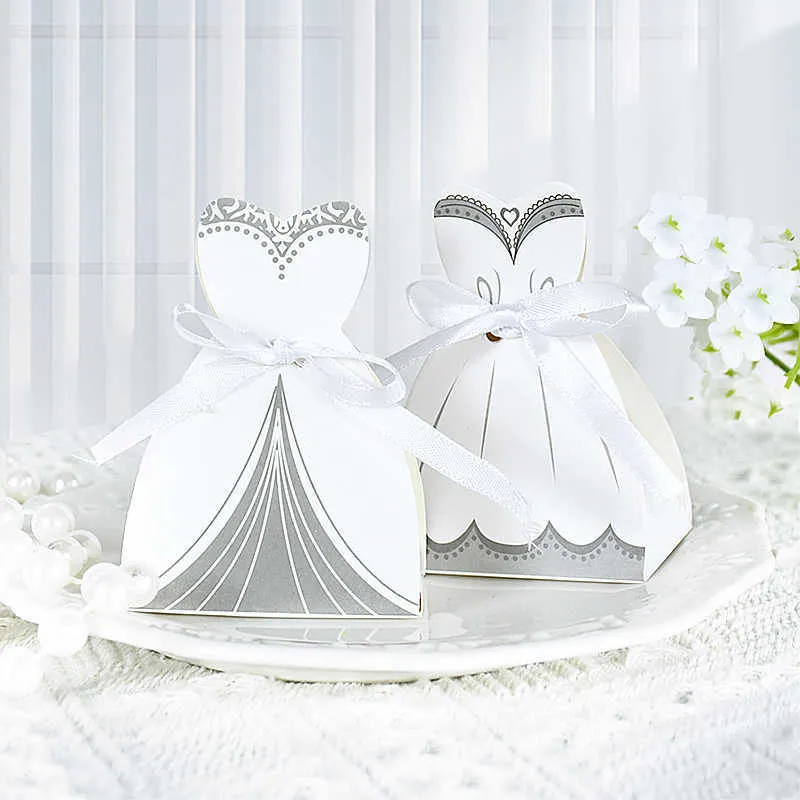 Wrap 20st White Bride and Groom Candy Boxes Lace Ribbon Presentlåda för fest Snack Packaging Engagement Wedding Decoration 0207