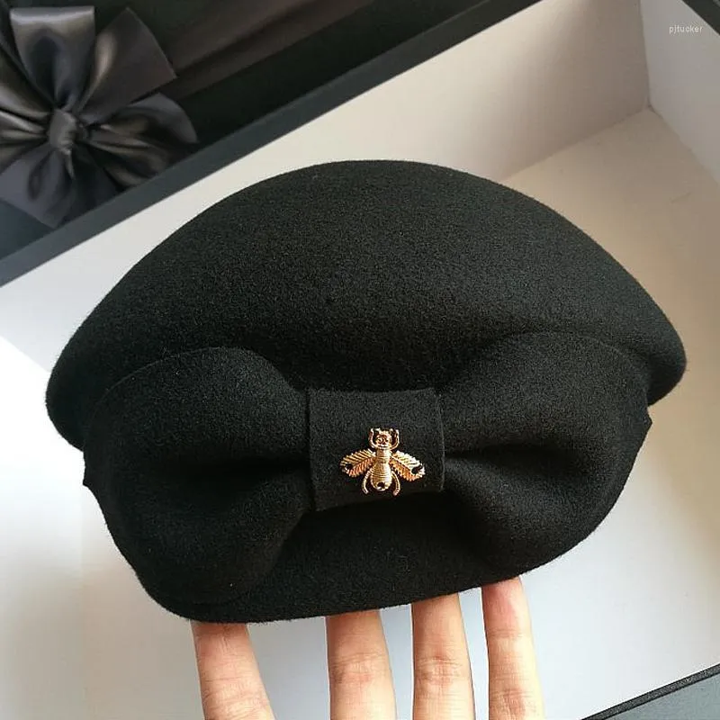 베레모 Bowknot Beret 가을 겨울 양모 패션 탑 모자 여성 따뜻한 브랜드 디자이너 금속 벌 검은 모자를위한 2023 선물