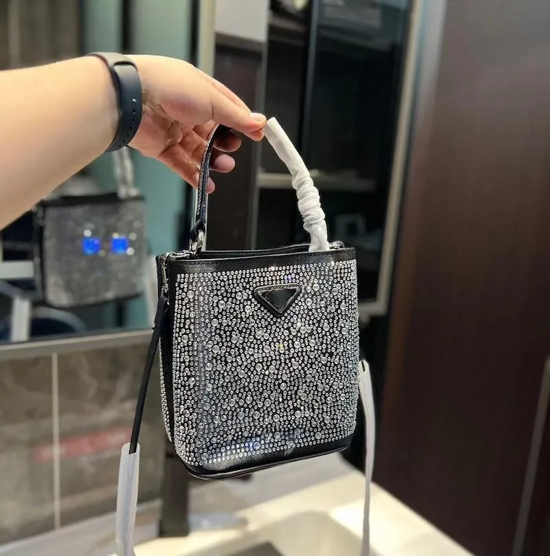 Designer Bags Leather Bucket Bags Luxury Mini Crossbody Clutches Classic Fashion Handbags Wholesale Wallets 19cm