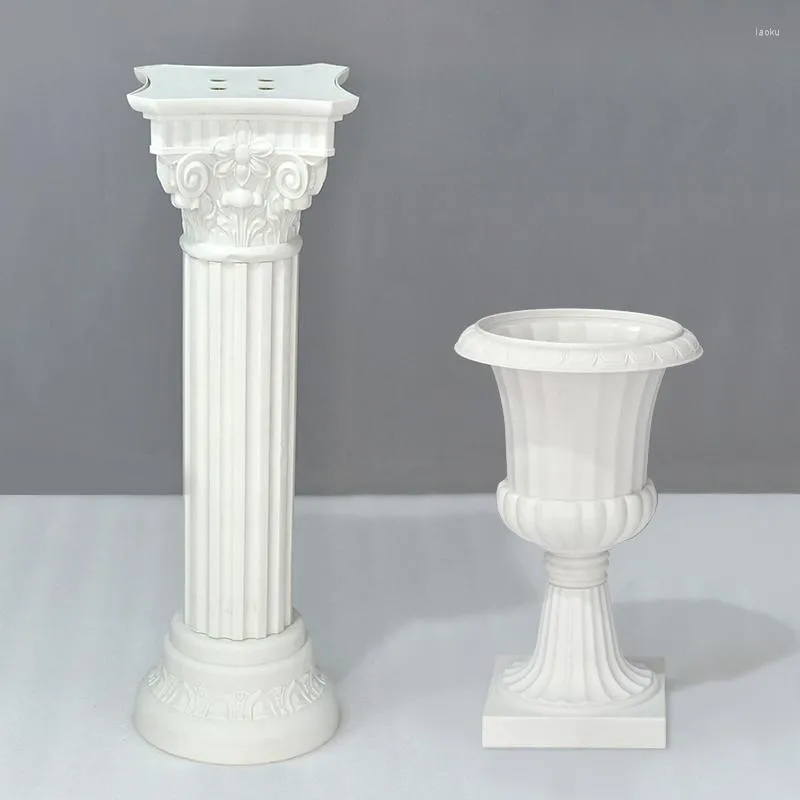 Fiori decorativi Colonne romane rotonde Archi di pilastri verticali Vasi da fiori Strada europea che conduce alla scena della festa nuziale Decorazioni in plastica