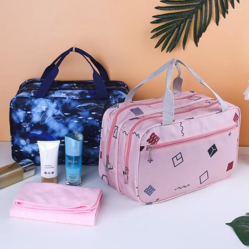 Duffel Bags Fashion Travel Tygväska tryckt Hållbara vattentäta underkläderhanddukar Pocket Beach Handväskor toalettartiklar