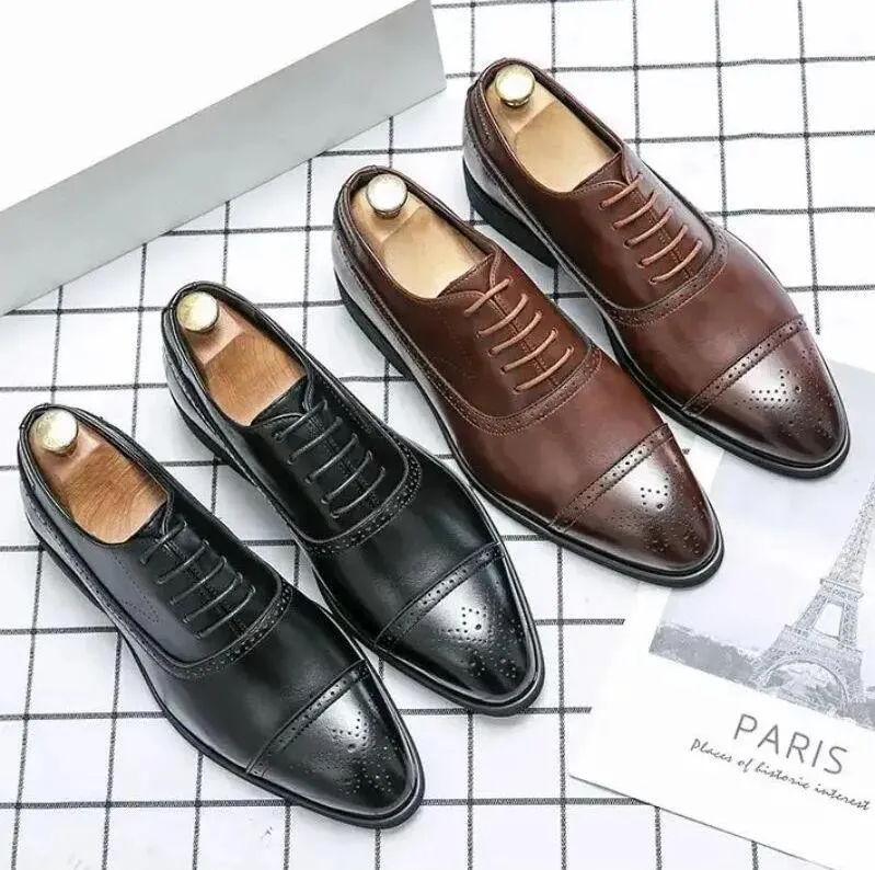 Sapatos Oxford Masculino PU Cor Sólida Moda Negócios Casual Festa Banquete Diário Retrô Esculpido Brogue com Cadarço Sapatos sociais