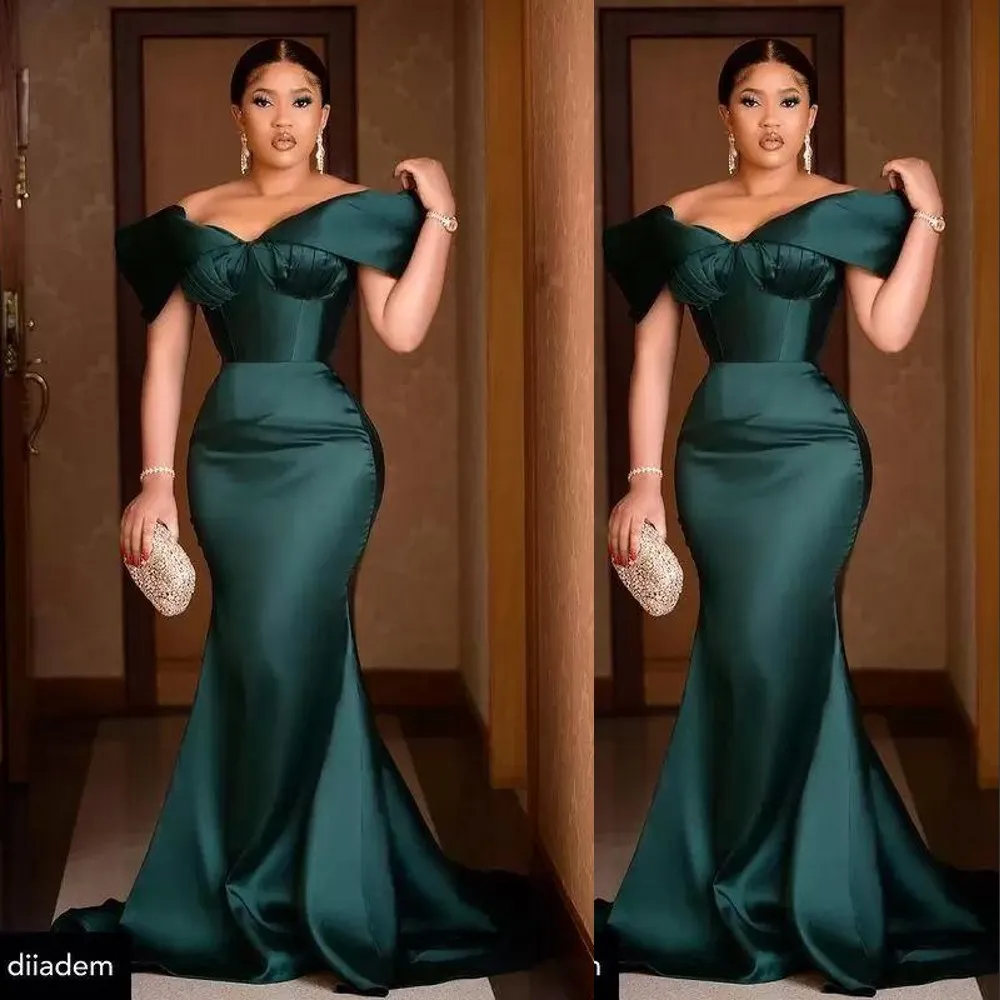 2024 Dark Green Mother of the Bride Dress Vintage Mermaid Off Shoulder Satin Floor Length Plus Size Party Dress Evening Gowns