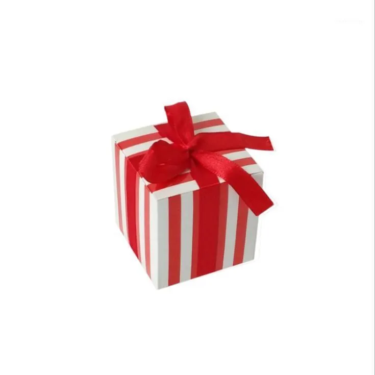 Wrap regalo 50pcs Small Candy Box con nastro quadrati Kraft Caspetti di imballaggio al cioccolato Scatole feste 5x5x5cm1