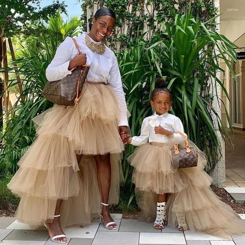 Jupes 2023 Tenues A Plusieurs Niveaux Hi Lo Tulle Mere Fille Jupe Maman Et Moi Tutu Petite Fille Solide Maille Ensemble Couleur Du 104 03 DHgate
