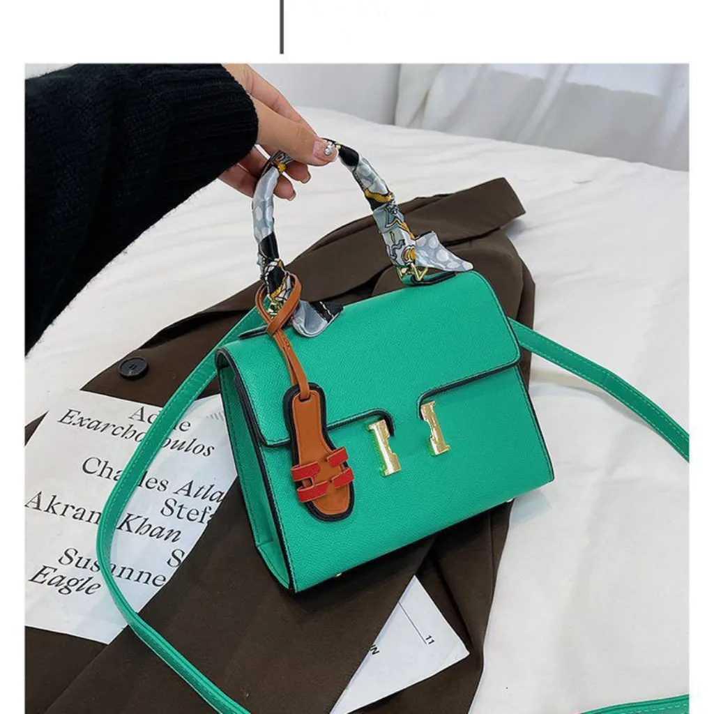 2023 DE2023 Designer Single Shoulder Bag Metal Letter Button Scarf Portable Small Square Bag Luxury Slipper Design Cross-Body Women's Bag