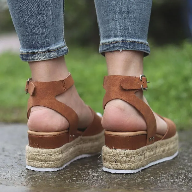 Sandaler sommarkvinnor höga klackar plus storlek kilar skor flip flop chaussures femme plattform