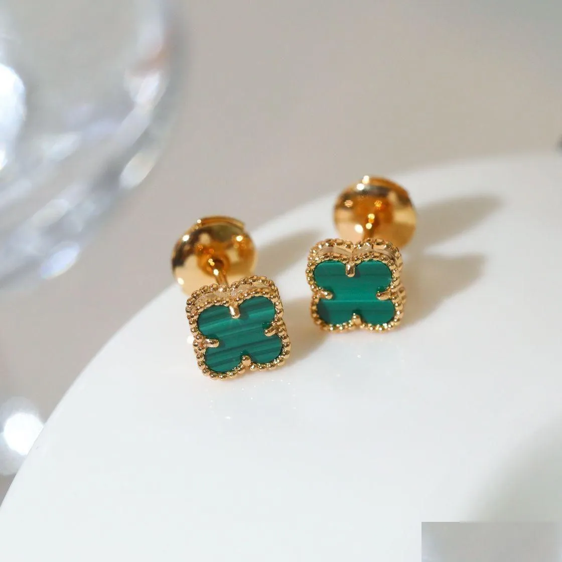 Boucles d'oreilles Stud Designer Trèfle à quatre feuilles Titane Acier Malachite Gilt Or Rose Fritillaria Mode Dames Bijoux de luxe Par Drop Dhx3q 1bf3 Oa5s