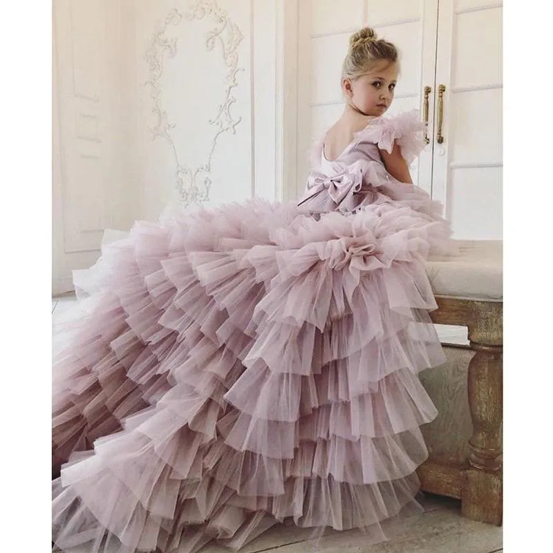 Vestidos de niña Impresionantes niñas de flores para bodas Estilo alto bajo O cuello Princesa Vestidos de desfile Vestido de cumpleaños para niños Cola larga