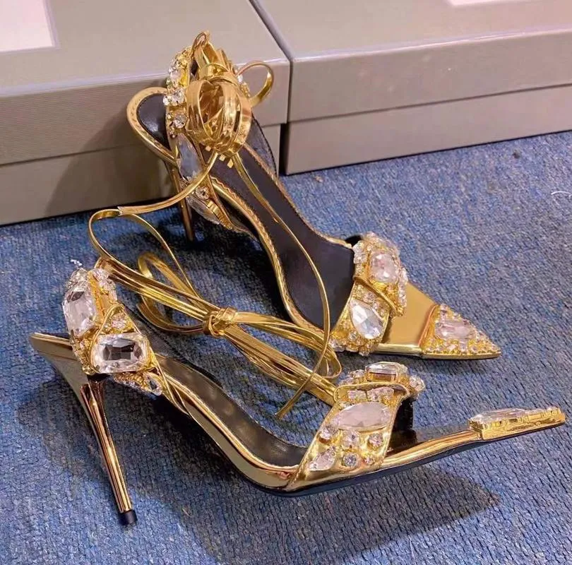 Metaliczne kryształowe zdobione sandały na kostce wiązane na obcasie szpilki damskie wieczorowe buty z wystającym palcem 105mm damskie projektanci buty w stylu ulicznym obuwie fabryczne